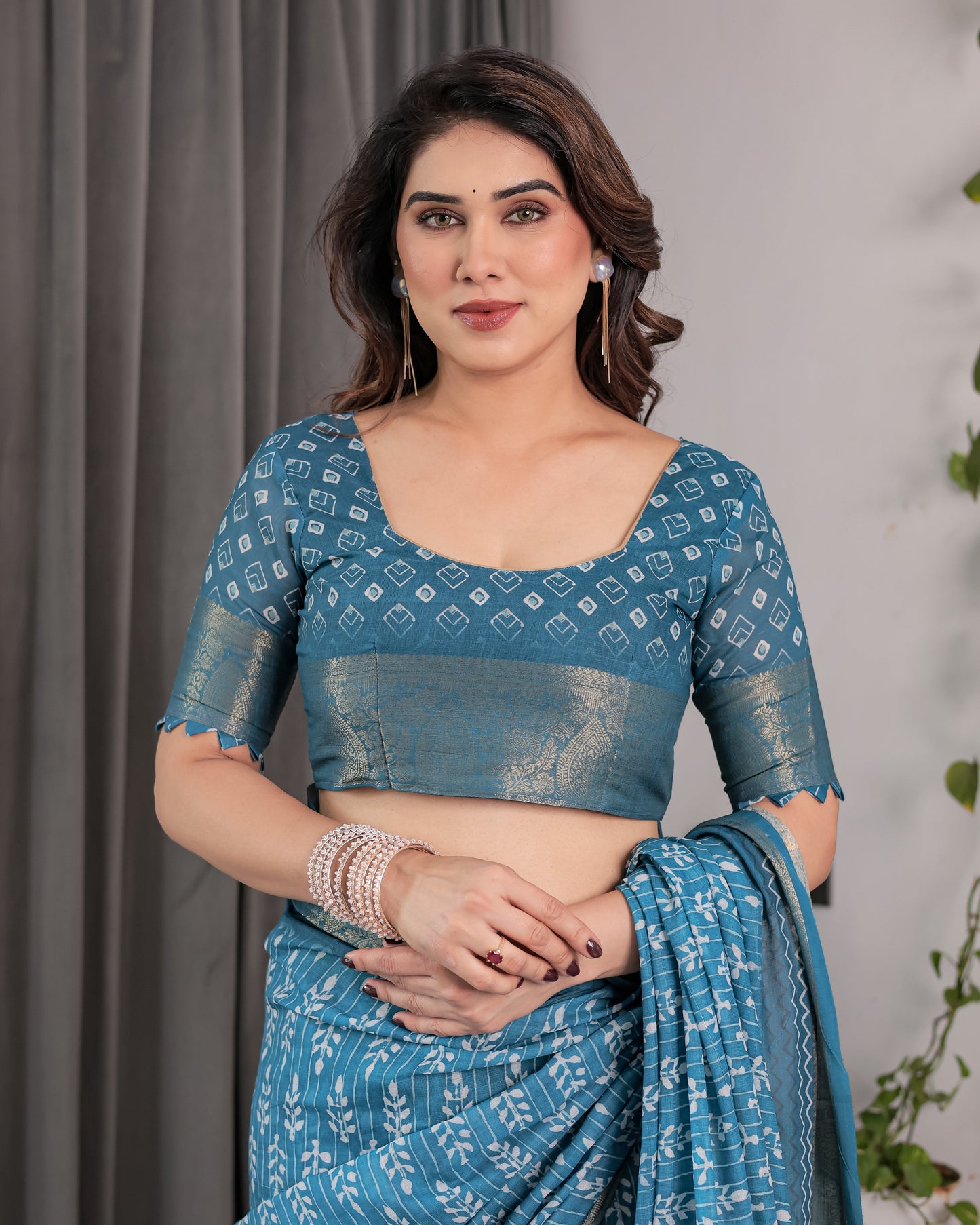 Teal Blue Handloom Linen Saree with White Ethnic Motifs & Zari Border | Artistic Pallu & Tassel Finish | 5.5m Saree + 0.8m Blouse