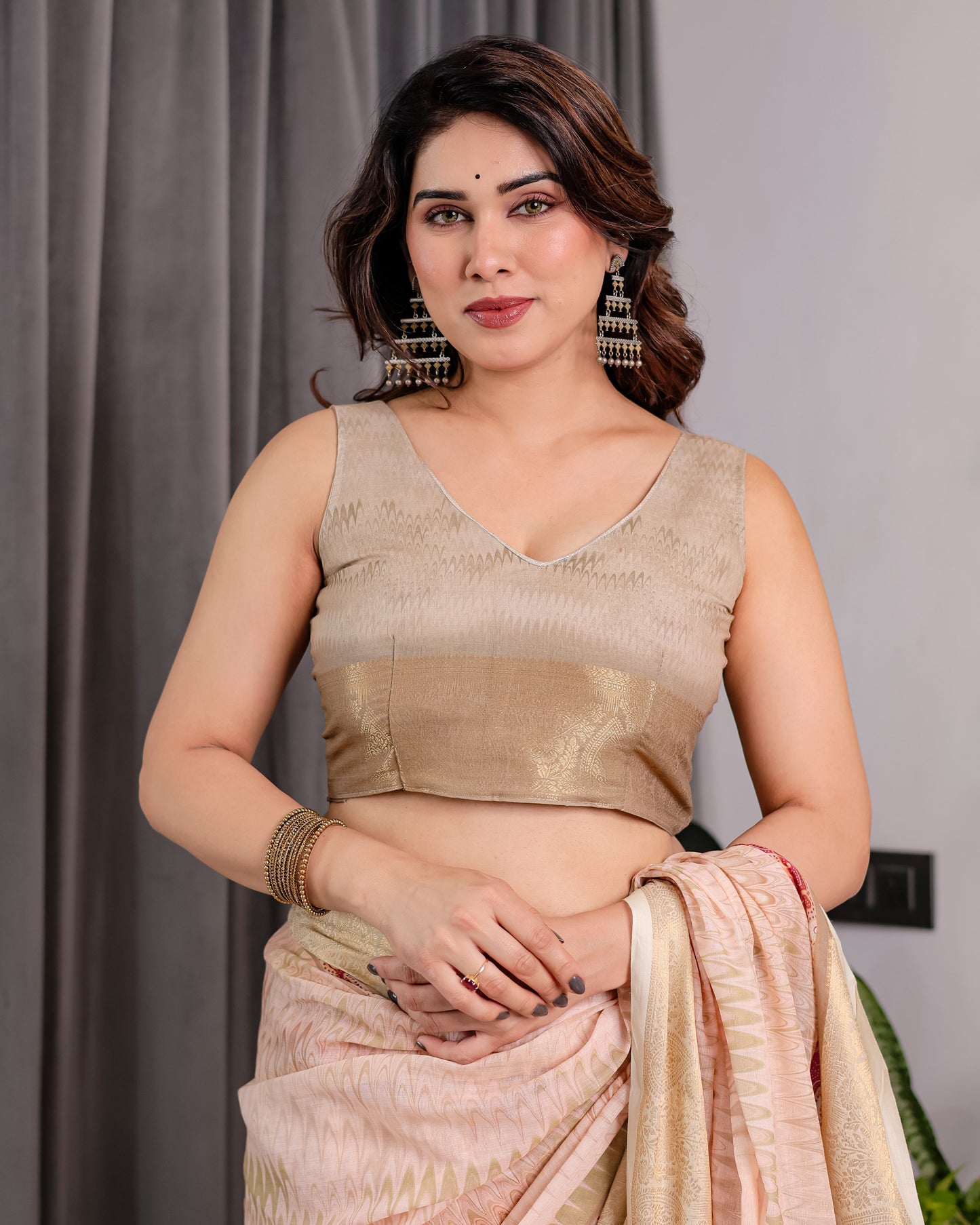 Blush Beige Handloom Linen Saree with Zigzag Weave & Floral Pallu | Zari Border & Tassels | 5.5m Saree + 0.8m Blouse